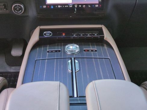 Used 2025 Lincoln Navigator L Black Label image 19