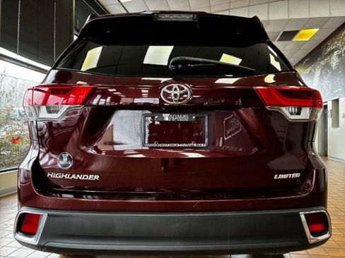 Used 2019 Toyota Highlander Limited FWD image 11