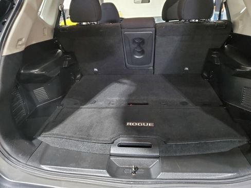 Used 2017 Nissan Rogue S image 32