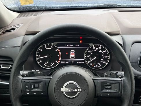 Used 2023 Nissan Rogue S image 72