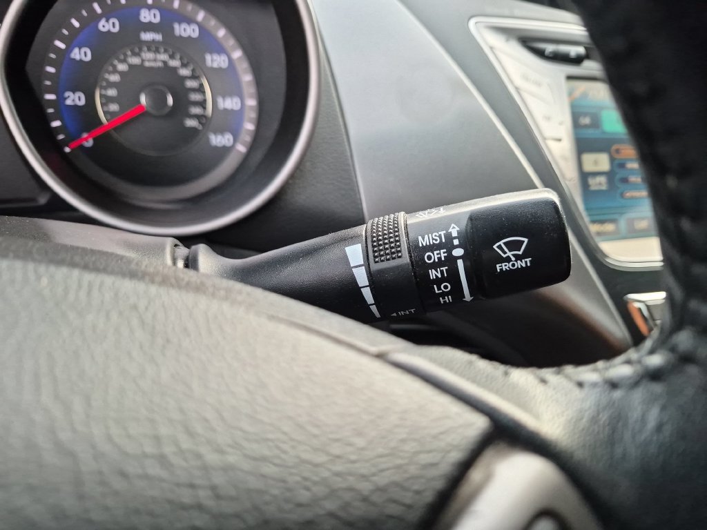 Used 2013 Hyundai Elantra SE w/ Technology Pkg FWD image 23