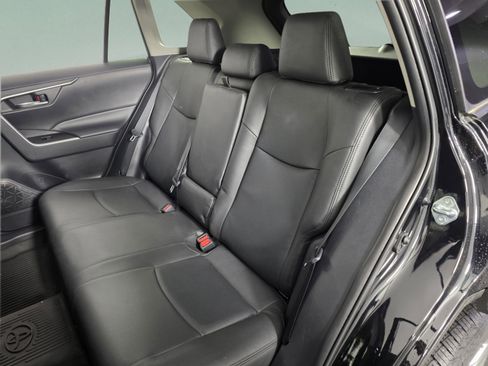 Used 2021 Toyota RAV4 XLE image 23