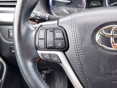 Used 2019 Toyota Highlander XLE AWD/4WD image 19