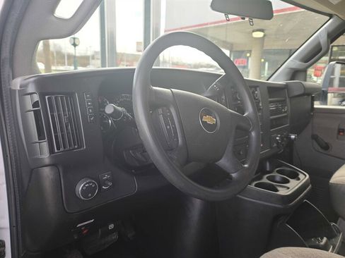 Used 2018 Chevrolet Express 4500 Extended w/ Driver Convenience Package image 8