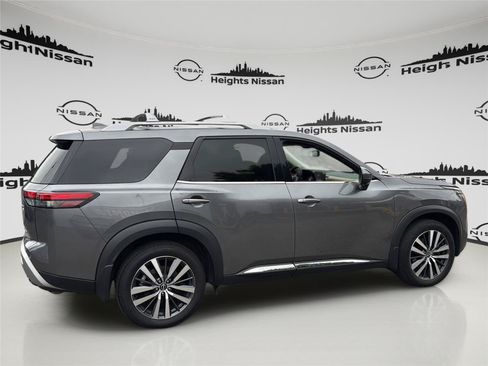 Used 2022 Nissan Pathfinder Platinum w/ Cargo Package AWD/4WD image 7