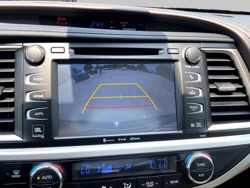 Used 2018 Toyota Highlander Limited AWD/4WD image 29
