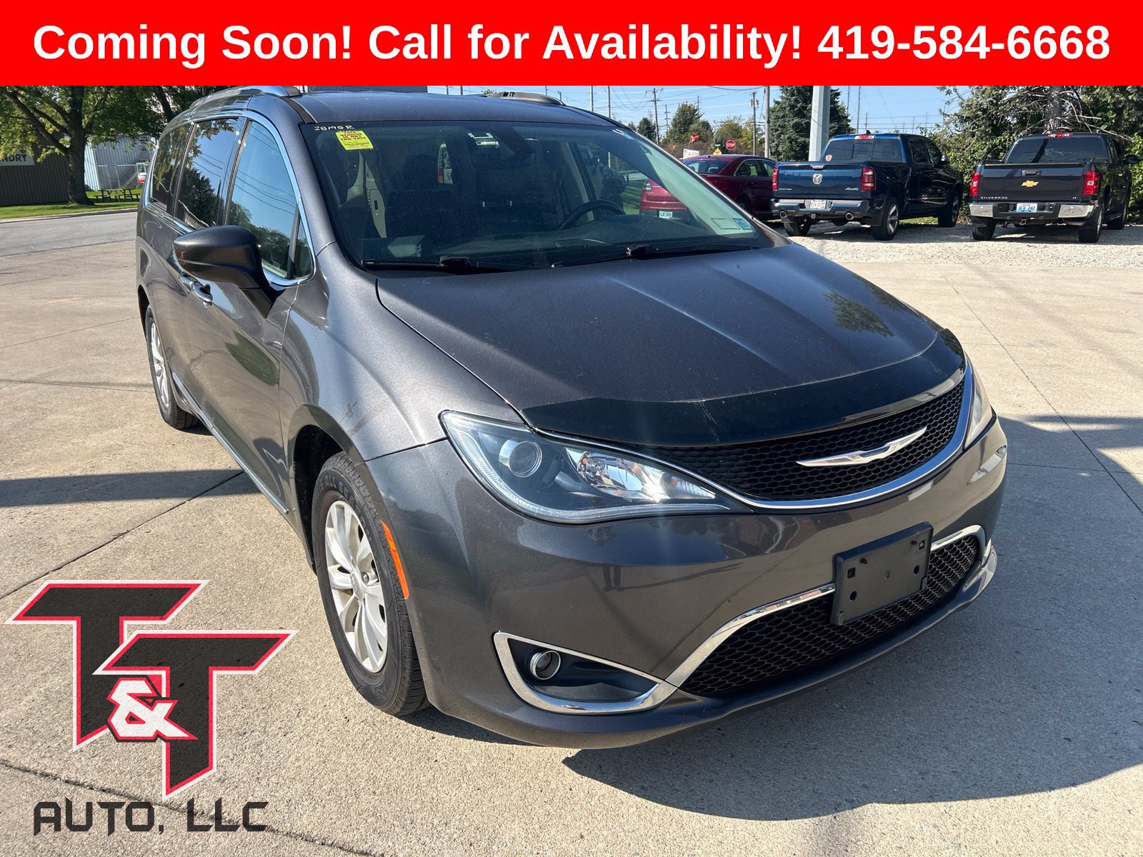 Used 2018 Chrysler Pacifica Touring-L FWD image 1