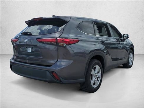 Used 2023 Toyota Highlander L FWD image 5