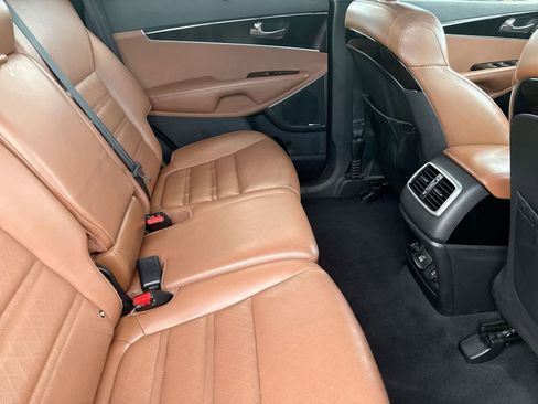 Used 2019 Kia Sorento SX image 13