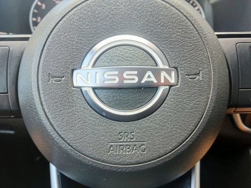 Used 2022 Nissan Rogue SV FWD image 5