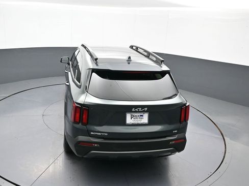 Certified 2023 Kia Sorento S w/ Panoramic Sunroof Package image 40