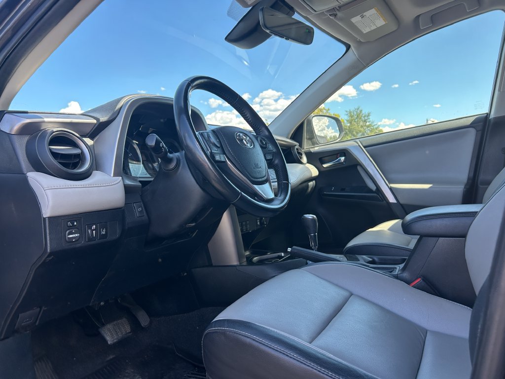 Used 2018 Toyota RAV4 Limited FWD image 23
