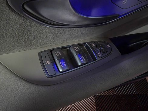 Used 2017 Mercedes-Benz E 400 4MATIC Wagon image 32