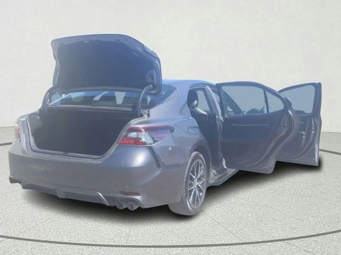 Used 2022 Toyota Camry SE FWD image 13