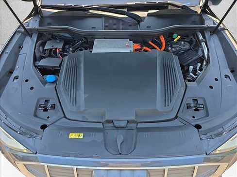 Used 2019 Audi e-tron Prestige w/ Prestige Package AWD/4WD image 30