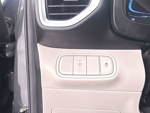 Used 2024 Hyundai Venue SEL image 31