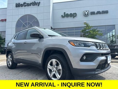 Used 2024 Jeep Compass Latitude AWD/4WD image 1