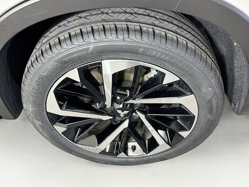 Used 2024 Mitsubishi Outlander SE image 11