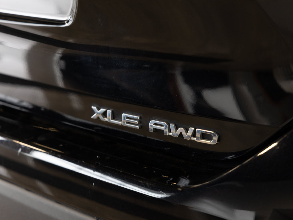 Used 2023 Toyota Highlander XLE AWD/4WD image 8