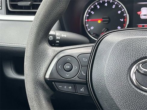 Used 2020 Toyota RAV4 LE image 17