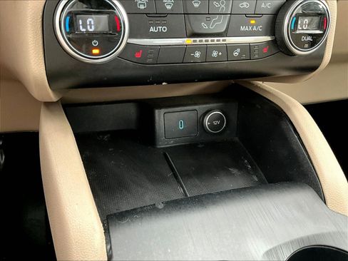 Used 2020 Ford Escape Titanium AWD/4WD image 16