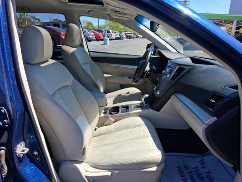 Used 2010 Subaru Outback 2.5i Premium AWD/4WD image 11