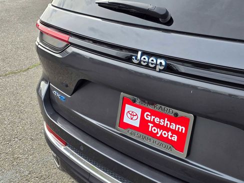 Used 2023 Jeep Grand Cherokee Overland w/ Luxury Tech Group IV image 18