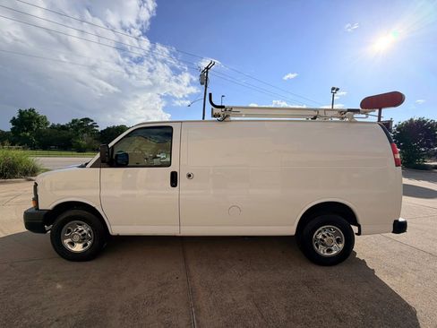 Used 2013 Chevrolet Express 2500 RWD image 2