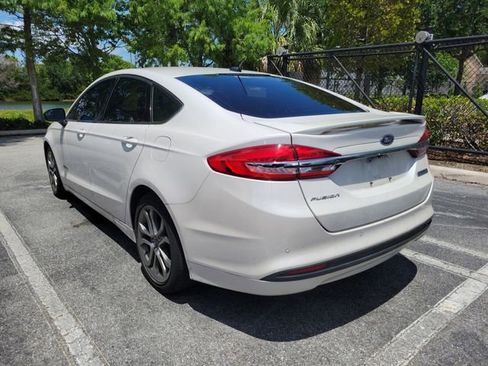 Used 2017 Ford Fusion SE w/ Equipment Group 601A FWD image 4