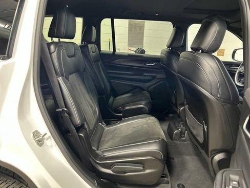 Used 2023 Jeep Grand Cherokee L Laredo AWD/4WD image 19