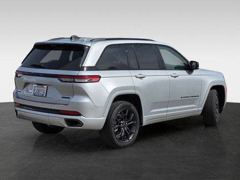 Used 2023 Jeep Grand Cherokee 30th Anniversary image 4