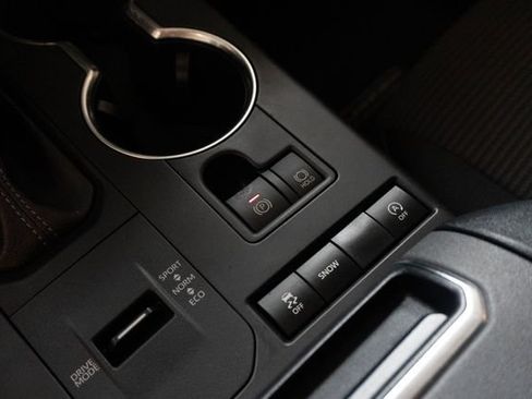 Used 2022 Toyota Highlander L FWD image 30