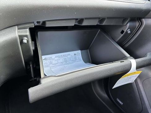 Used 2023 GMC Acadia SLE w/ Driver Convenience Package image 30