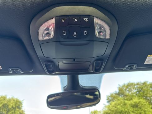 Used 2025 Chrysler Pacifica Limited FWD image 23