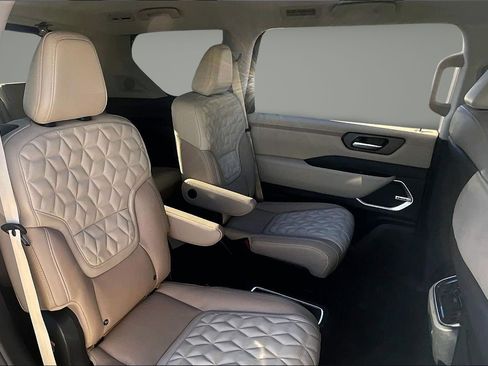 New 2026 Nissan Armada Platinum image 10