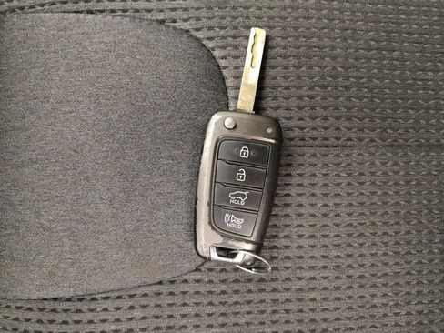 Used 2019 Hyundai Santa Fe SE FWD image 32