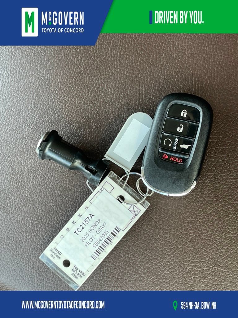 Used 2025 Honda Pilot Elite image 47