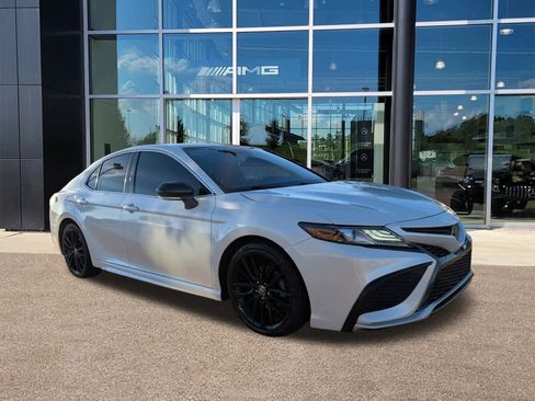 Used 2021 Toyota Camry XSE image 7