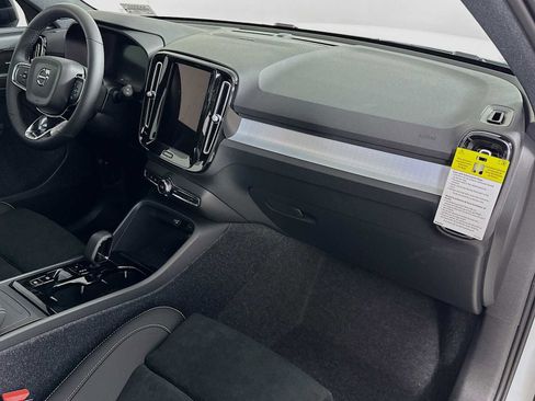 New 2026 Volvo XC40 B5 Ultra w/ Climate Package image 27