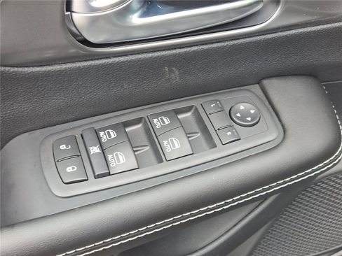 New 2026 Chrysler Pacifica Select image 23