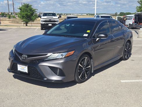 Used 2018 Toyota Camry XSE image 7