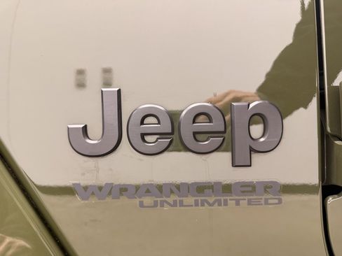 Used 2022 Jeep Wrangler Unlimited Sahara image 15