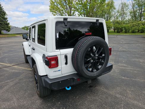 Used 2023 Jeep Wrangler Unlimited Sahara w/ Cold Weather Group AWD/4WD image 3