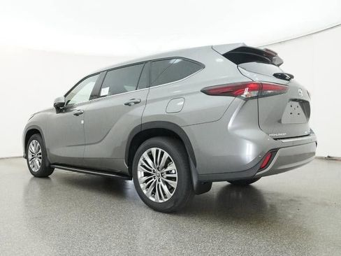 New 2026 Toyota Highlander Platinum image 21