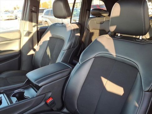 Certified 2024 Jeep Grand Cherokee Altitude image 9