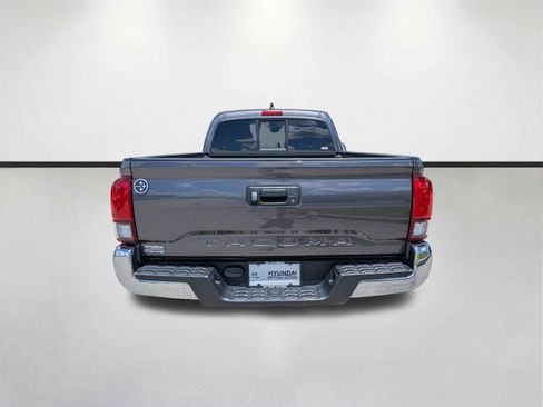 Used 2022 Toyota Tacoma SR5 RWD image 5