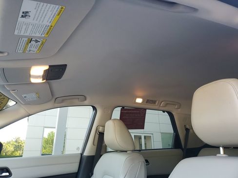 Certified 2023 Nissan Pathfinder SL FWD image 16