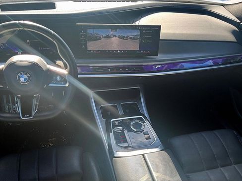 Used 2023 BMW 740i image 9