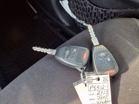 Used 2013 Jeep Wrangler Rubicon w/ Dual Top Group AWD/4WD image 17