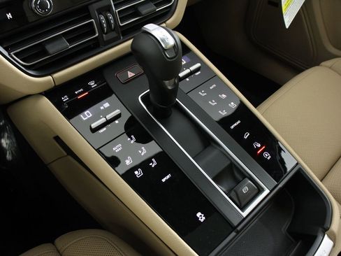 New 2026 Porsche Macan image 14